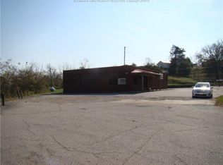 2074 McLane Pike, Red House, WV 25168