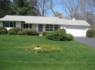 5 Decorie Dr, Wilbraham, MA 01095