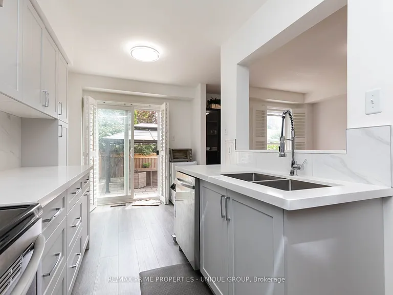 25 Pine Gate Pl — Photo 13