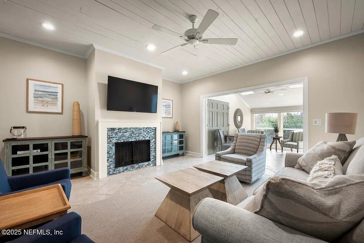 2 bed, 2.5 bath, 1406 sqft, $3,995 — Photo 1