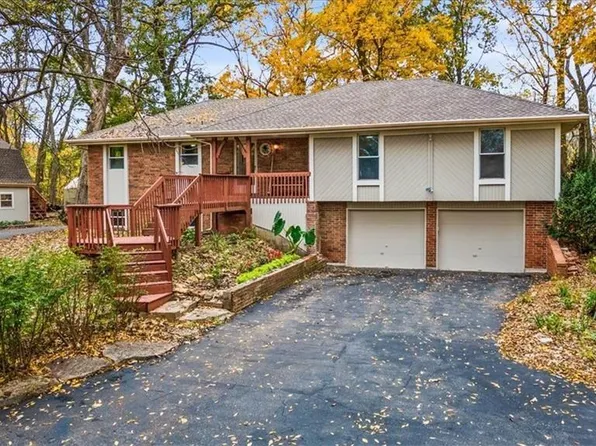 833 Kendall Rd, Peculiar, MO 64078