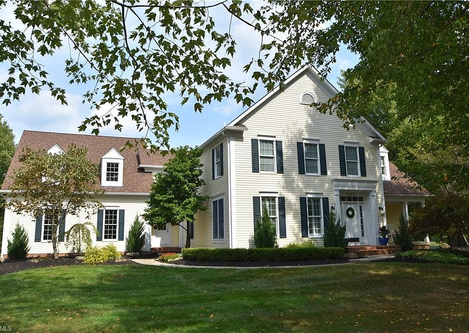 1st image of 7585 N Vinemont Ct