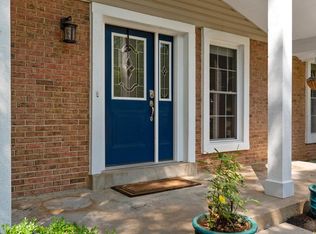 901 Rusticmanor Cir, Ballwin, MO 63011