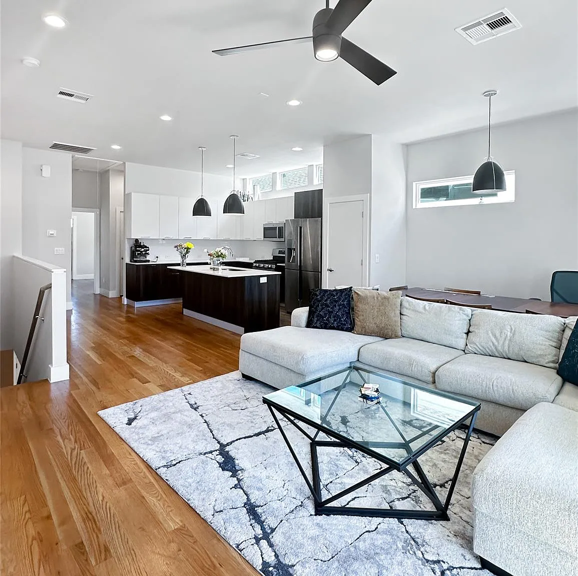 3 bed, 2.5 bath, 1854 sqft, $2,500 — Photo 3