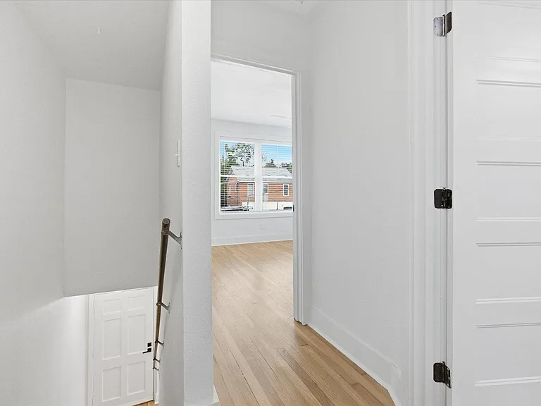 421 E Jennings St — Photo 23