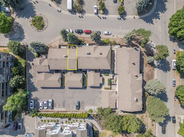 1675 Thayer Ct Unit 3, Kelowna, BC V1Y 8M2