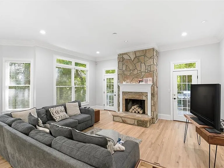 1247 Manor Oaks Ct — Photo 18