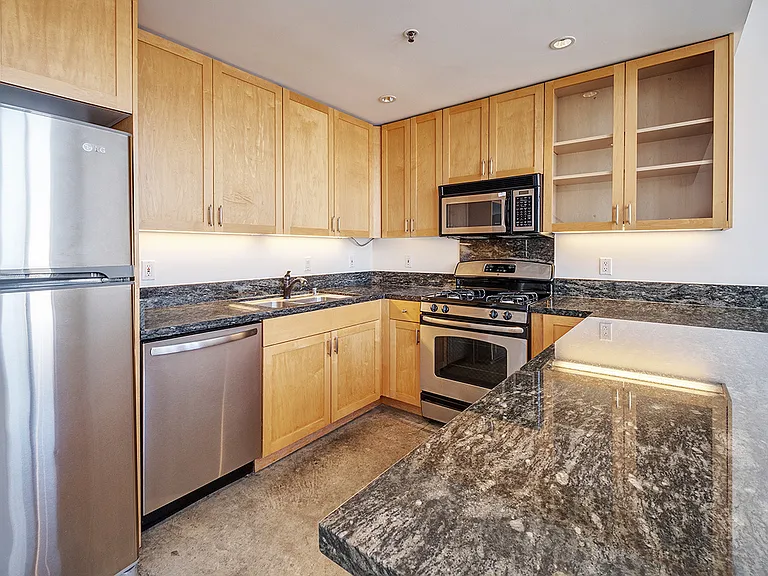 1233 Howard St #3C — Photo 10