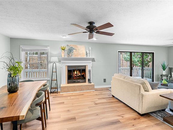 4th image of 20 Fair Wind Dr