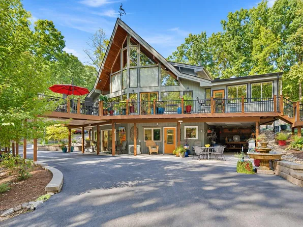 113 Barbury Ct, Huddleston, VA 24104