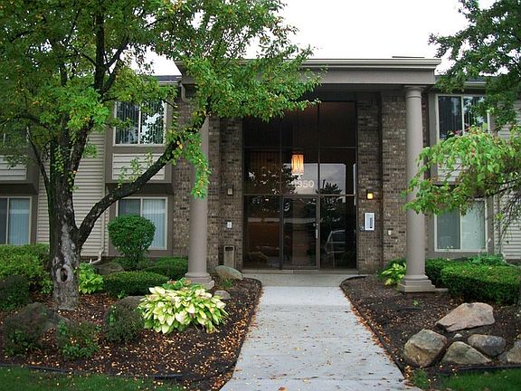 2nd image of 30045 Summit Dr #4-201