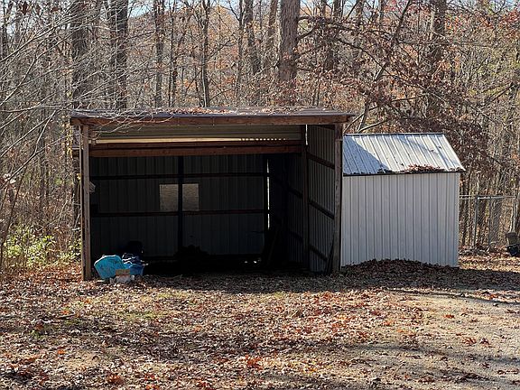 5th image of 275 Laporte Ln
