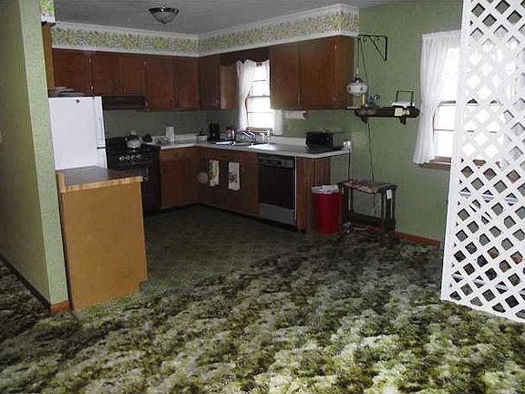 4th image of 382 Euclid Ave