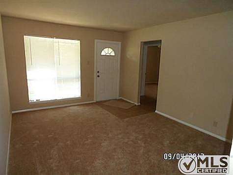 3rd image of 1912 Hilltop Dr