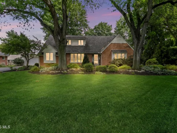 7 Parkwood Dr, Bowling Green, OH 43402