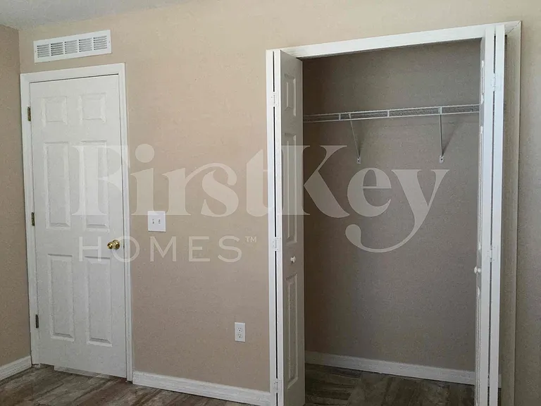 425 Hammerstone Ave — Photo 12
