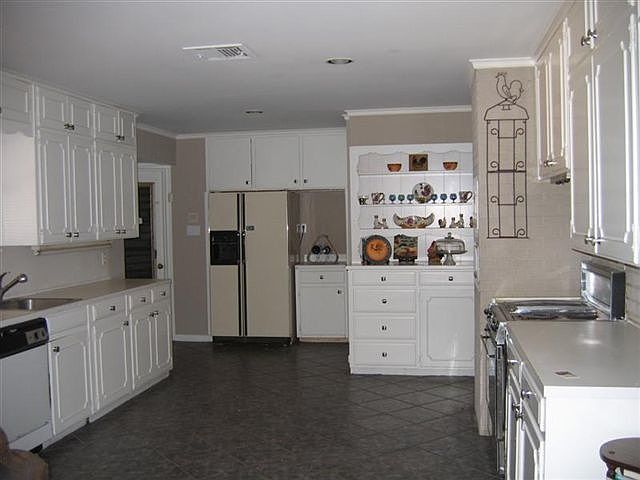 1st image of 4801 Lockwood Dr