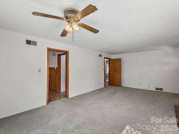 5th image of 44 Bear Creek Rd