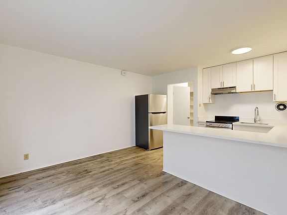 3rd image of 2250 Buchanan St APT 12