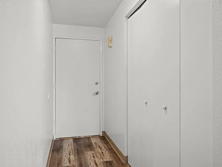 Park Ridge Apartments — Photo 9