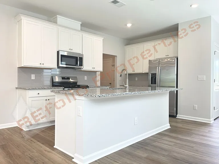 1605 Immagene Way — Photo 2