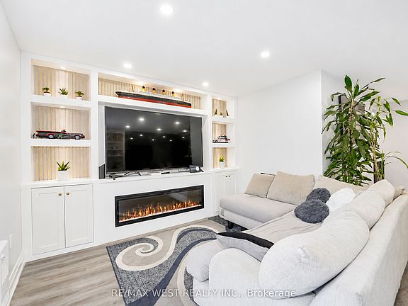 3rd image of 50 Scarborough Golf Club Rd #159