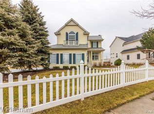 126 Fountain Cres, Oxford, MI