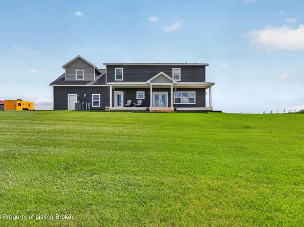 2701 Sage Ct NW, Watford City, ND 58854