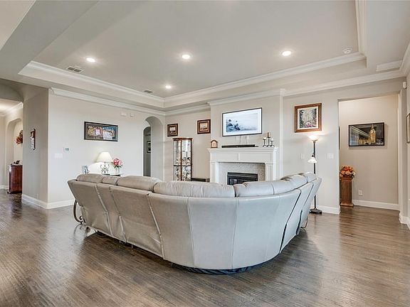 2nd image of 1010 Lazy Brooke Dr