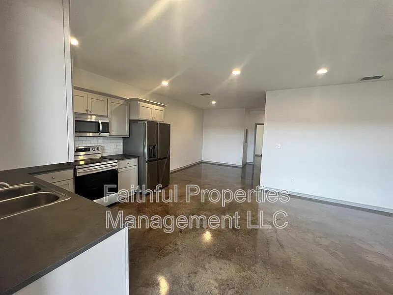 2 bed, 1.0 bath, $1,395 — Photo 1