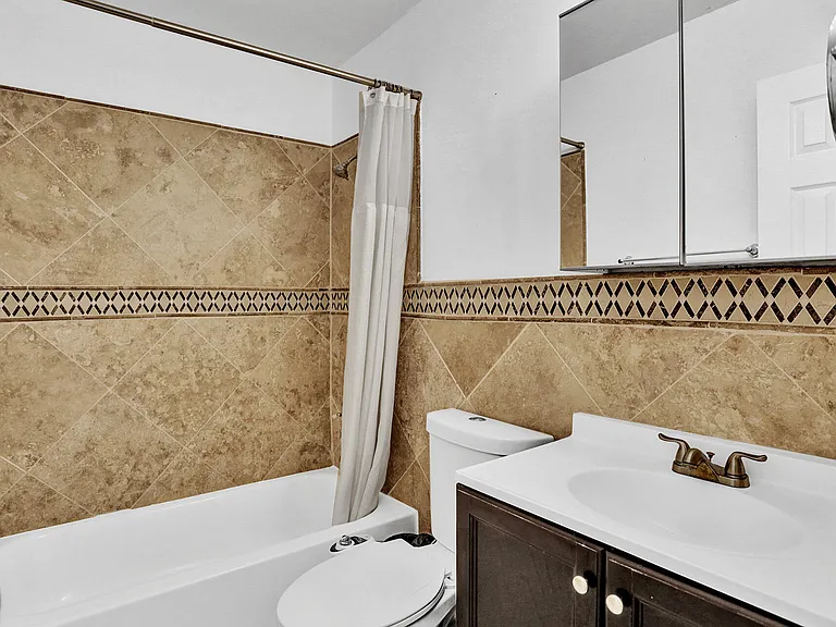 600 NE 7th Ave #8 — Photo 12