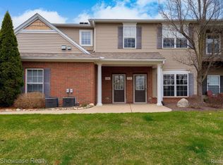 755 Eagle Dr, Fenton, MI 48430