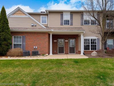 755 Eagle Dr, Fenton, MI, 48430