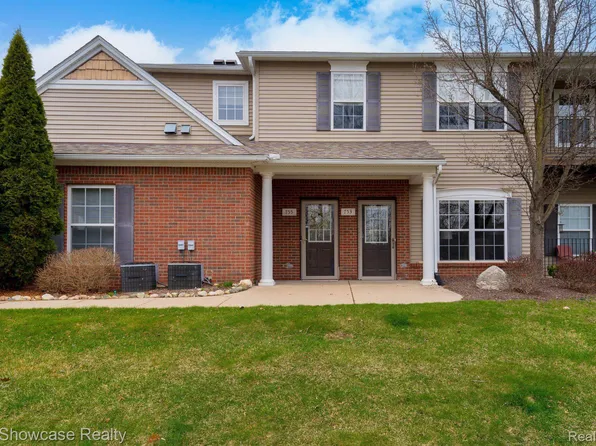 755 Eagle Dr, Fenton, MI 48430