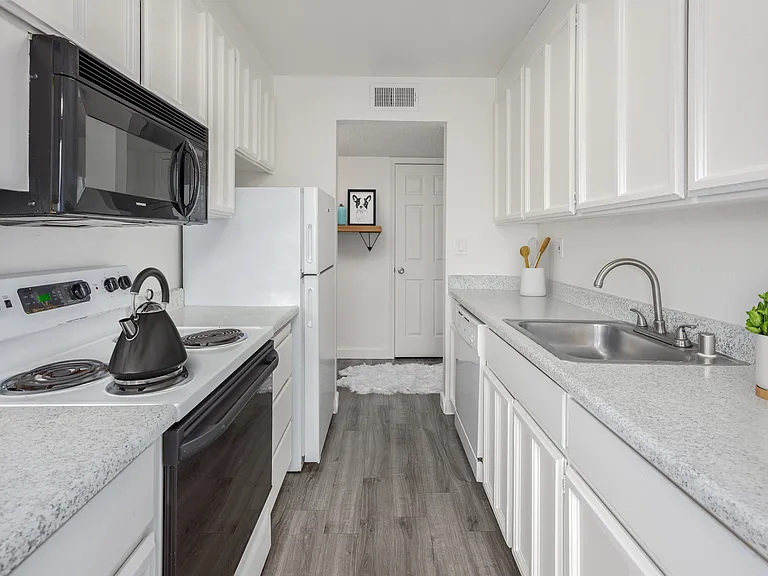 Sandpiper Apartments — Photo 35