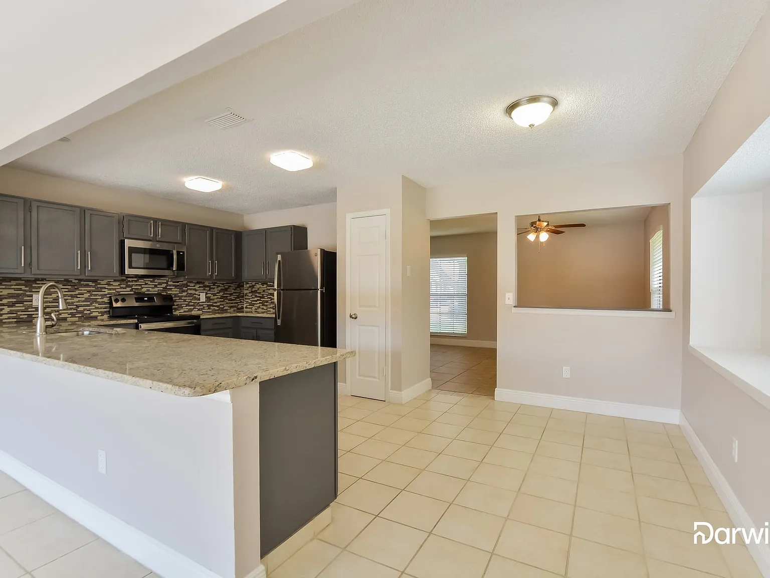 4 bed, 2.5 bath, 2850 sqft, $2,895 — Photo 2