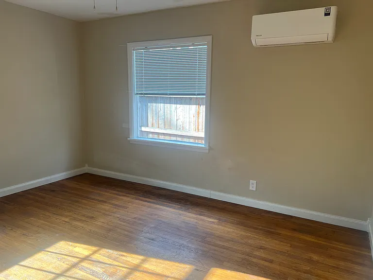1008 Queen Anne Ave — Photo 12
