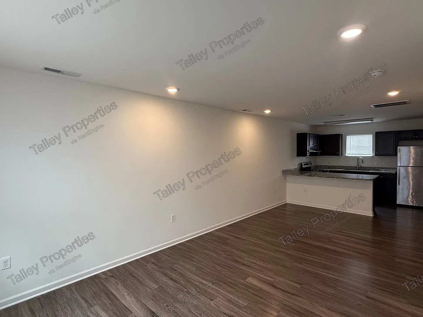 2 bed, 1.5 bath, 960 sqft, $1,274 — Photo 2