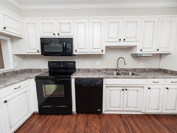 3rd image of 45 Somersett Dr