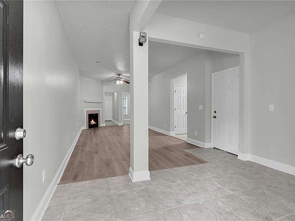 3rd image of 2407 Hackamore Dr