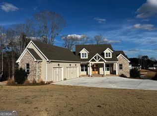 35 Waterview Ct, Newnan, GA 30263