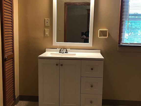 4th image of 64 Hawthorne Ave APT 4
