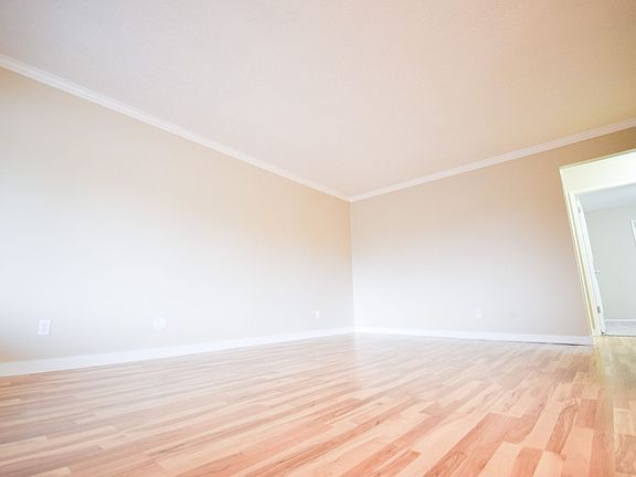 5th image of 3560 SW Vista Dr #22