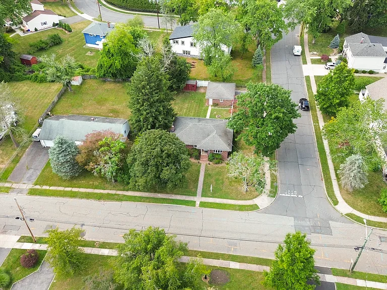 38 Carlson Ct — Photo 24