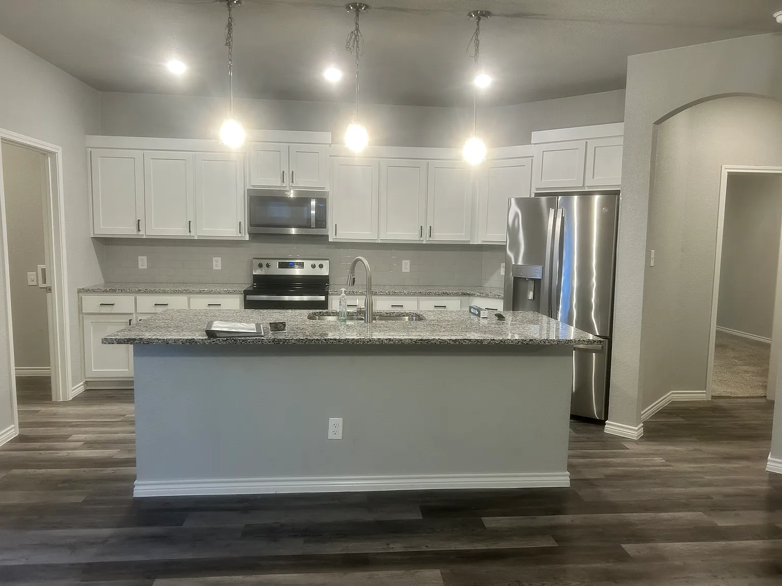 4 bed, 2028 sqft, $2,195 — Photo 2