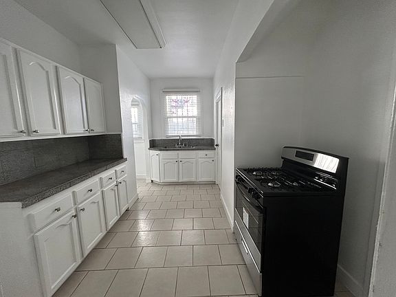 3rd image of 4221 1/2 Rosewood Ave