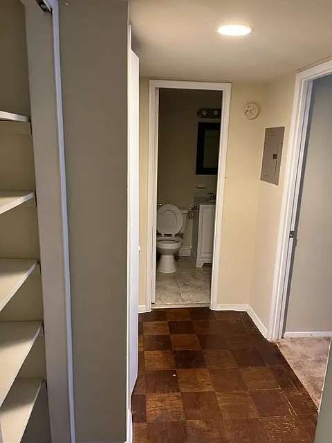 3 bed, 886 sqft, $2,100 — Photo 2