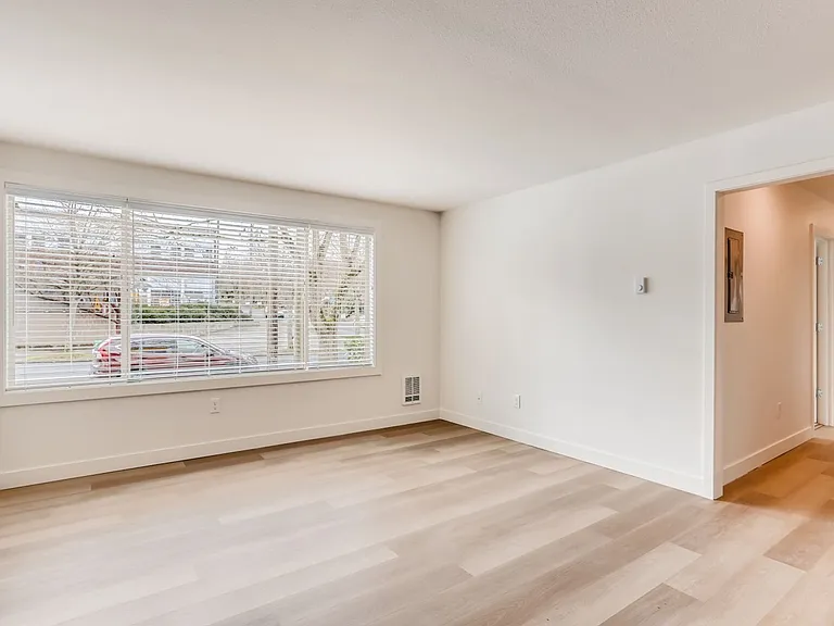 Viola Apartments — Photo 7