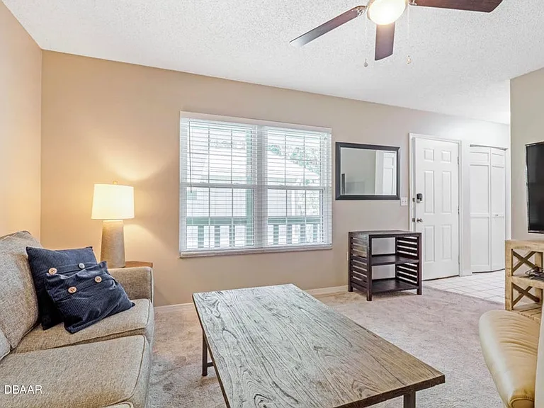 840 Center Ave #24 — Photo 4