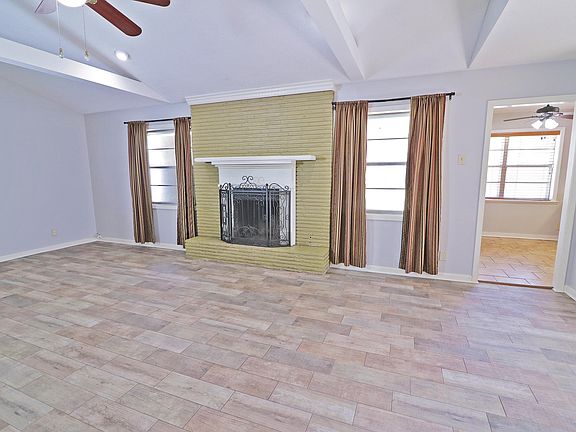 4th image of 802 Erin Ave